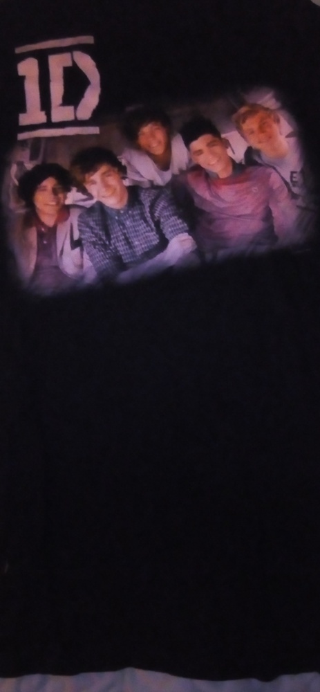 One direction t shirt.  Color black